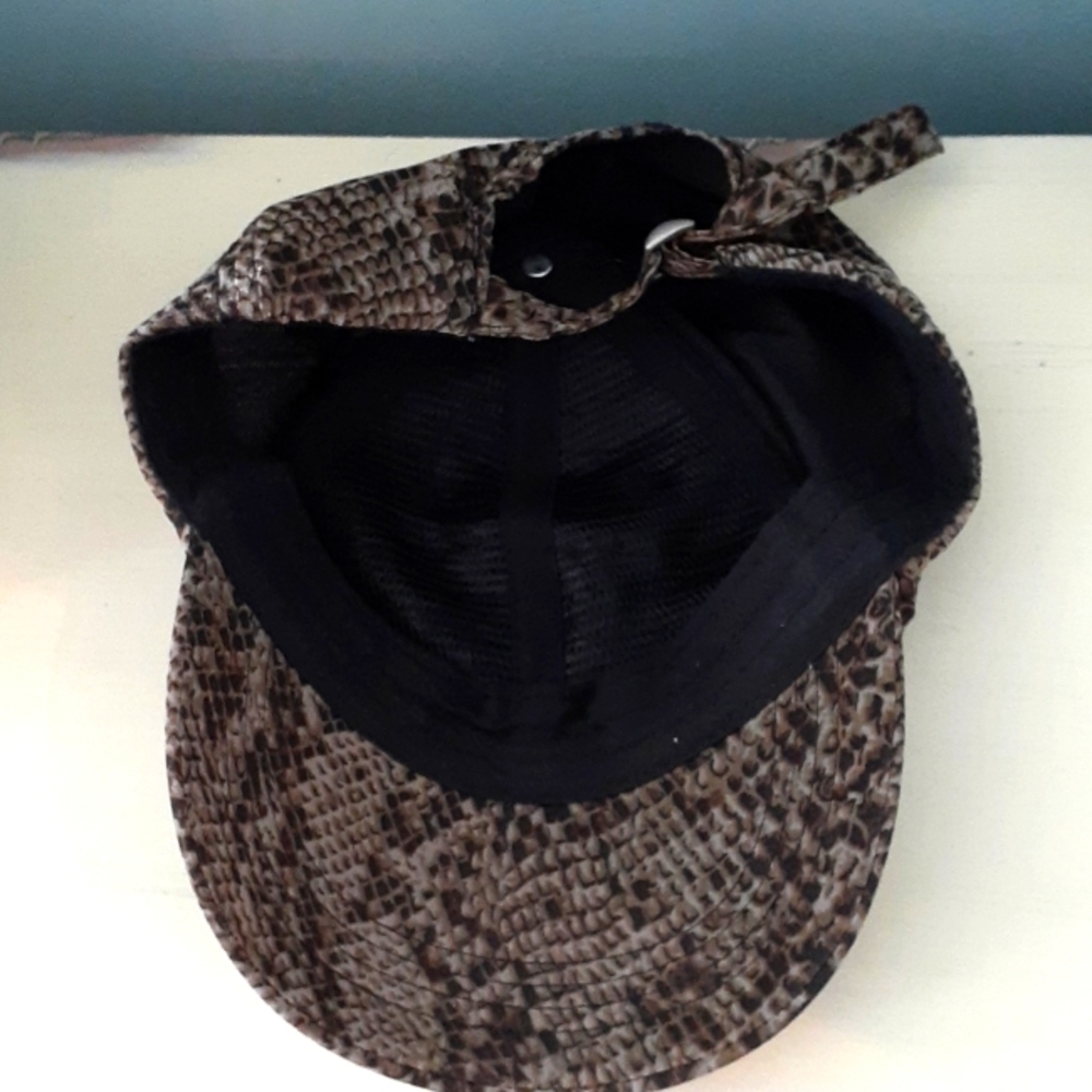 % Pair of embellished brimmed caps - studs & crystals! - Picture 5 of 14